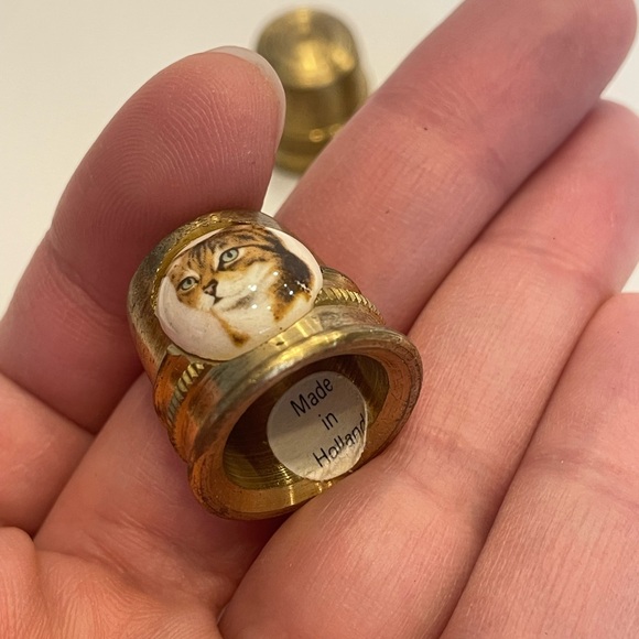 Vintage Brass Thimbles with Cat Portraits - Picture 7 of 9